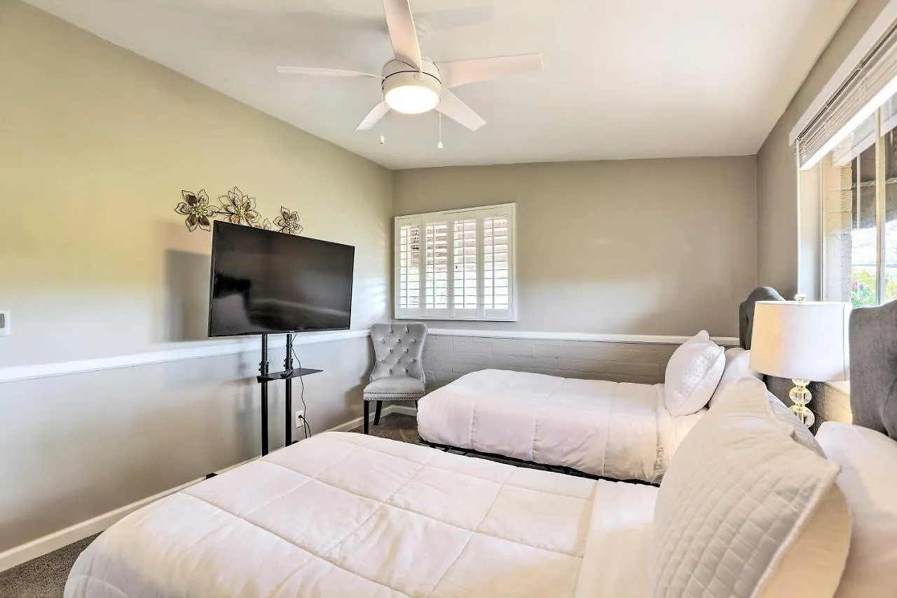 Phoenix Home With Pool And Foosball, 7 Mi To Downtown Holiday home